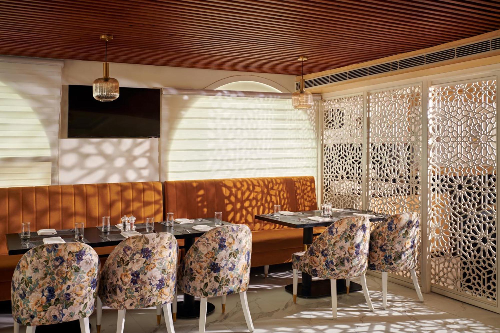 Hotel Deventure Sarovar Portico Patel Nagar