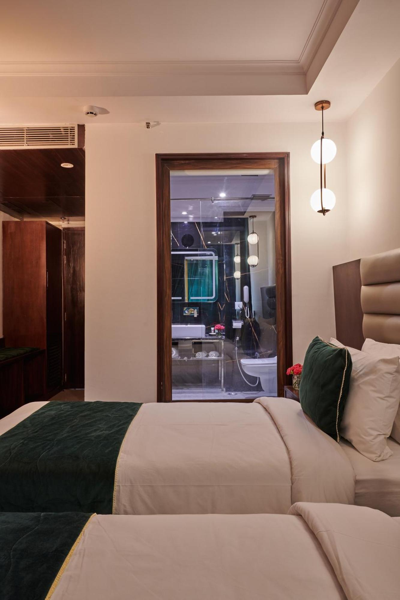 Hotel Deventure Sarovar Portico Patel Nagar New Delhi